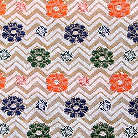 ポリエステル金襴 山道に牡丹柄 厚さ:中厚24cm角見本