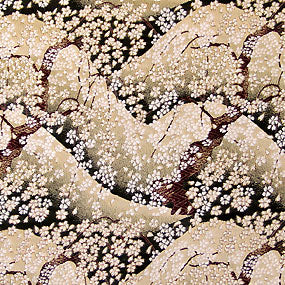 ポリエステル金襴黒系 遠山桜柄 厚さ:厚手24cm角見本