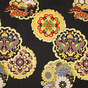ポリエステル金襴黒系 華紋柄 暑さ:厚手24cm角見本