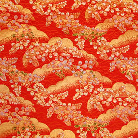 ポリエステル金襴赤系 草柄に雲に萩柄 あすか胴入 厚さ:中厚24cm角見本