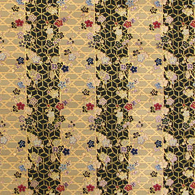 ポリエステル金襴黒系 籠目に麻の葉と梅柄 厚さ:中厚24cm角見本