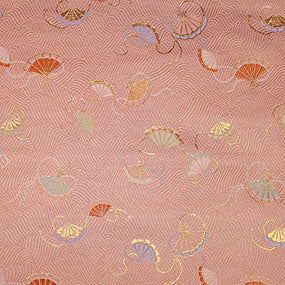 ポリエステル金襴ピンク系 波に扇柄 厚さ:中厚24cm角見本