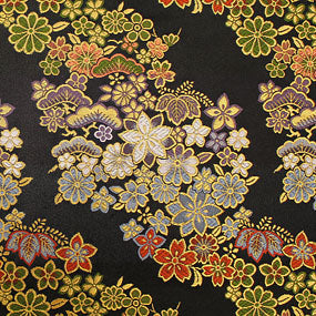 ポリエステル金襴黒系 花に松柄 厚さ:中厚24cm角見本
