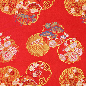 ポリエステル金襴赤系 雪輪に花柄 厚さ:厚手24cm角見本