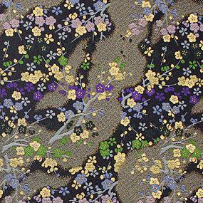 ポリエステル金襴黒系 道長に梅柄 厚さ:薄手24cm角見本