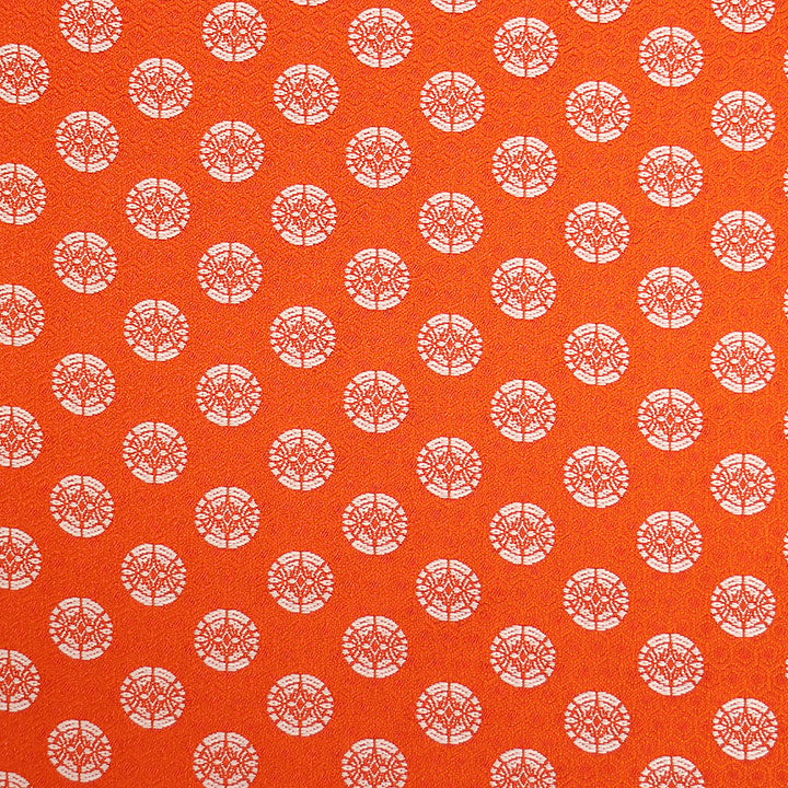 ポリエステル金襴赤系 有職文様向い蝶柄 厚さ:中厚手24cm角見本