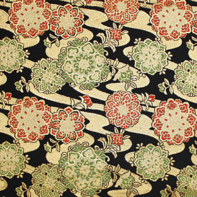 ポリエステル金襴黒系 流水に花紋 錦林 厚さ:厚手24cm角見本