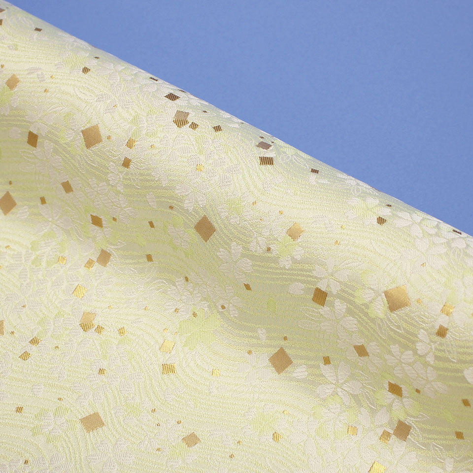 ポリエステル金襴 緑系 流水桜に箔散し柄 厚さ:中厚イメージ