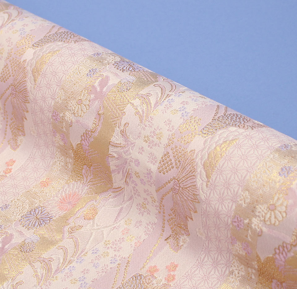 ポリエステル金襴 洛レイ胴入 ピンク系 菊・麻の葉他 厚さ:中厚イメージ