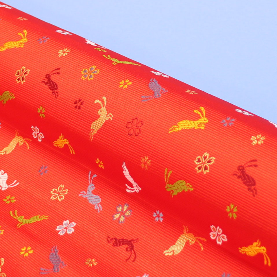 ポリエステル金襴 洛レイ胴入 赤系 ウサギ 厚さ:厚手イメージ