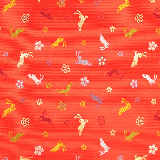 ポリエステル金襴 洛レイ胴入 赤系 ウサギ 厚さ:厚手24cm角見本