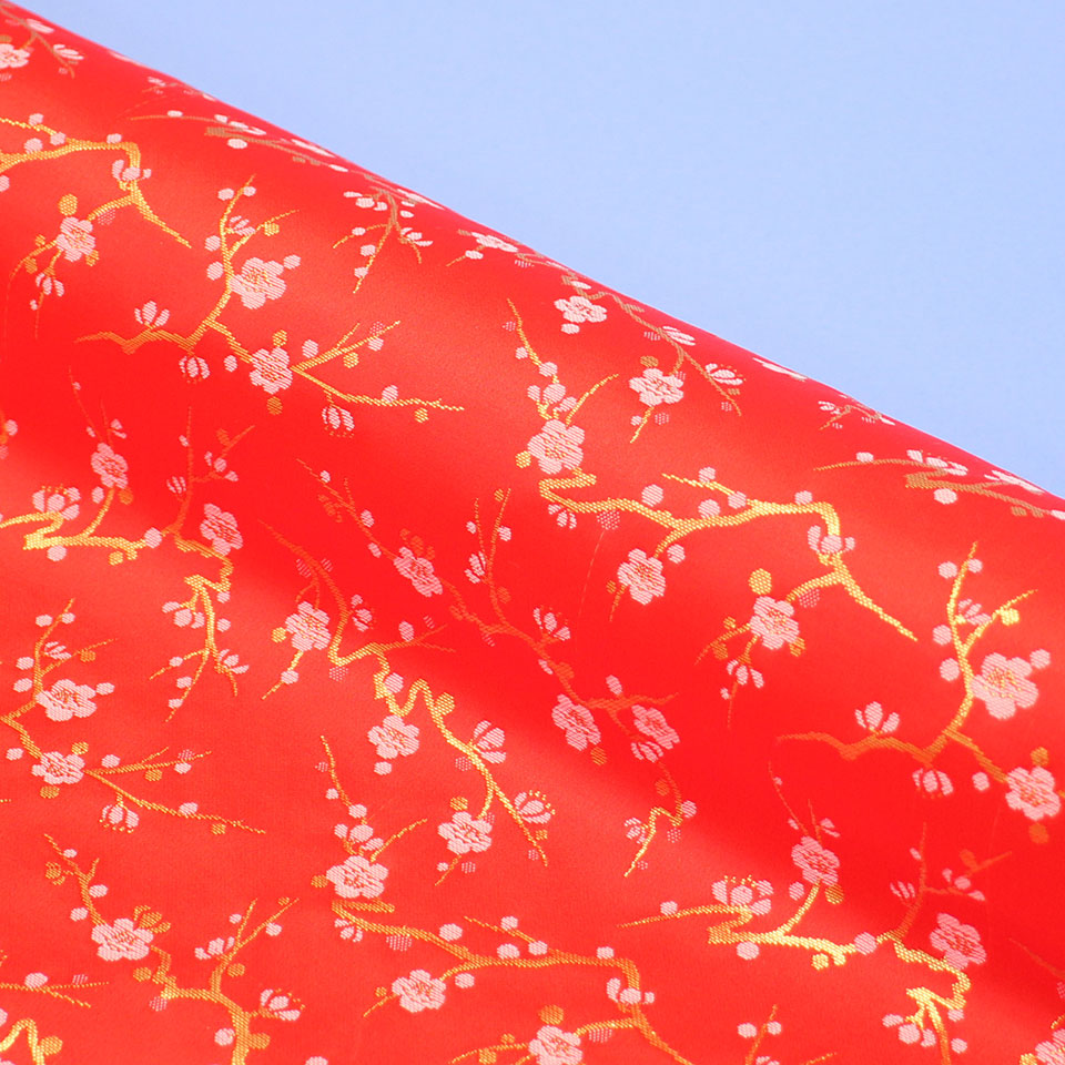ポリエステル金襴 寿三丁 赤系 枝梅 厚さ:中厚イメージ