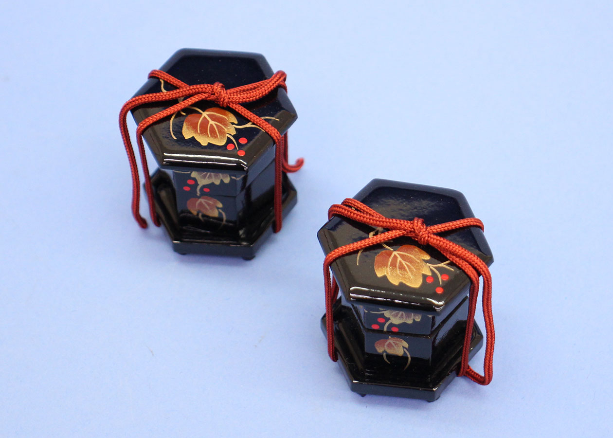 Poupées et accessoires Hina : seau coquillage de 4 cm avec laque lierre