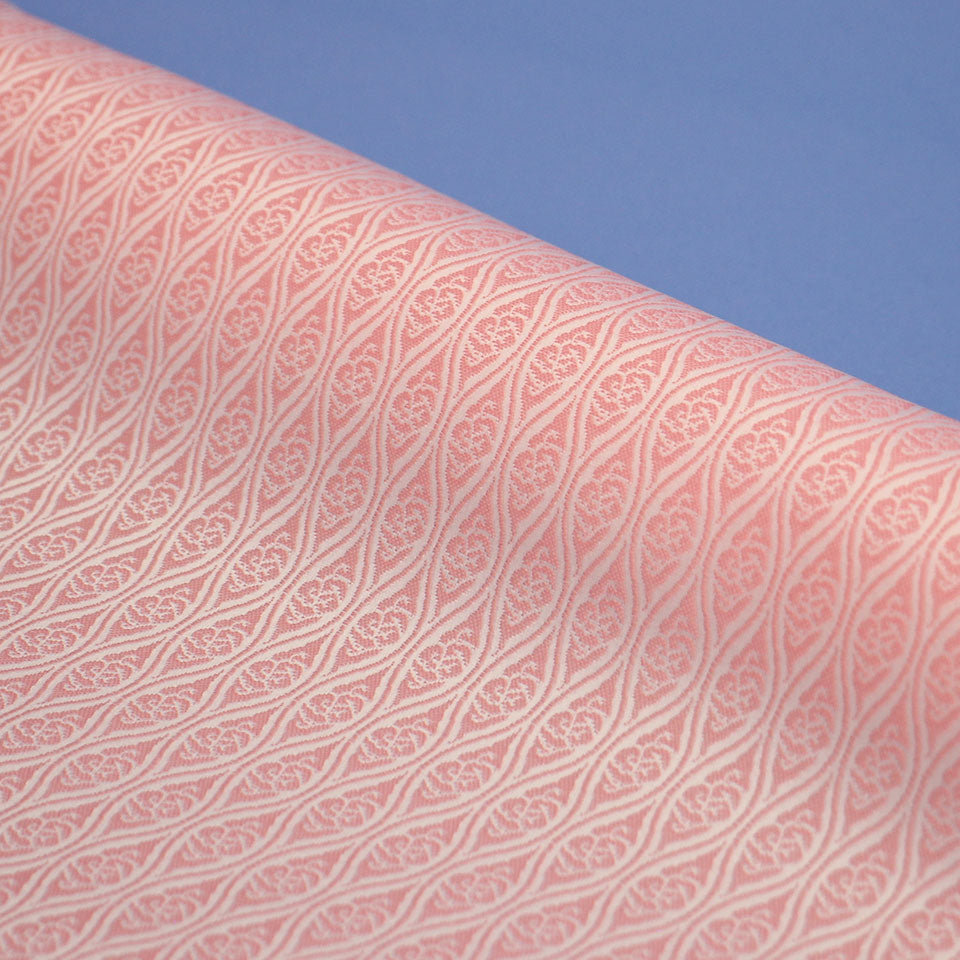 ポリエステル金襴 ピンク系雲建枠地模様 厚さ:中厚イメージ