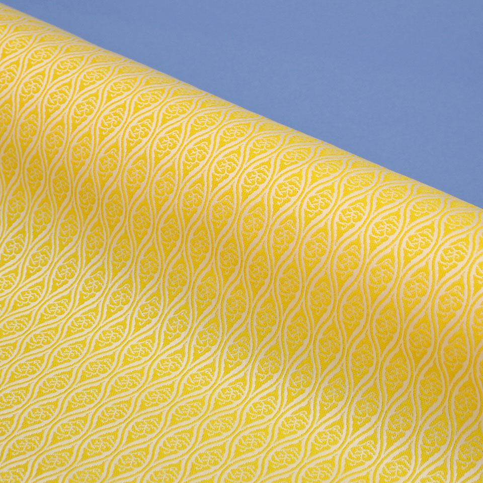 ポリエステル金襴 黄色系雲建枠地模様 厚さ:中厚24cm角見本