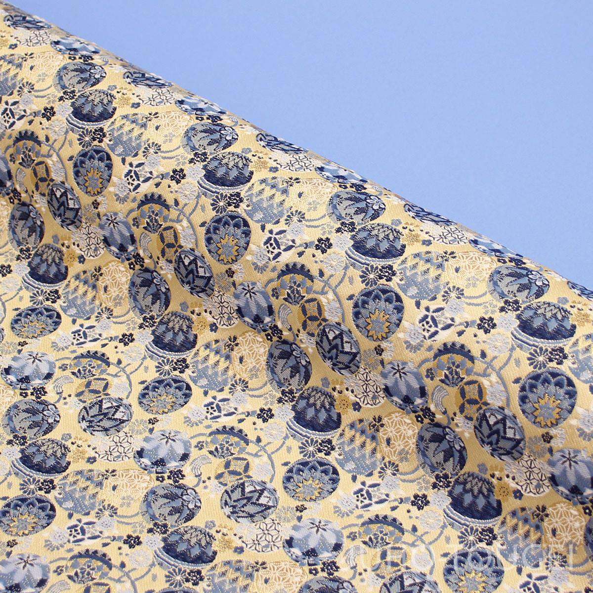 A doll specialty store sells Japanese fabric and gold brocade scraps 1530bl