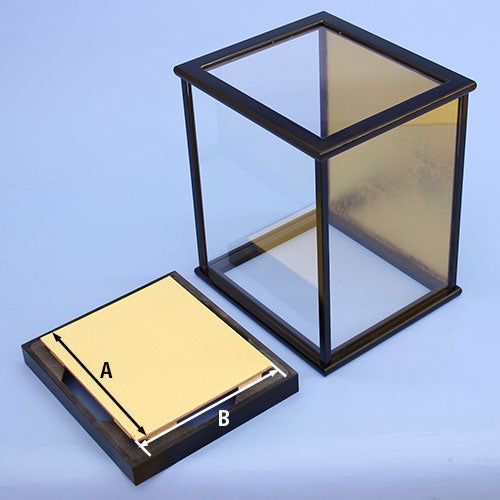 带翻盖的人偶展示柜,宽26厘米,高27厘米,尺寸9,27,黑色,哑光金色背板