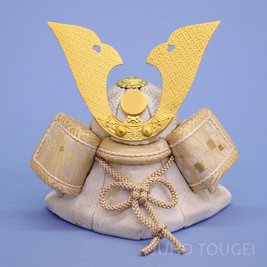 木目込み 勇将兜 白 正面