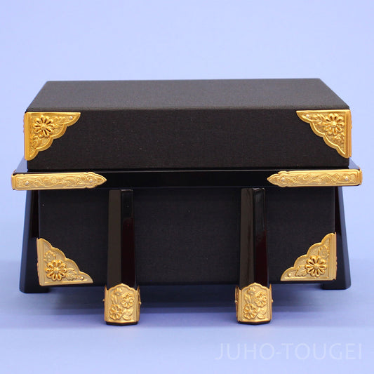 8号金金具櫃 正面