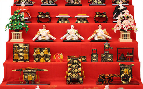 40号唐草九点セット 120cm幅の台に飾るイメージ