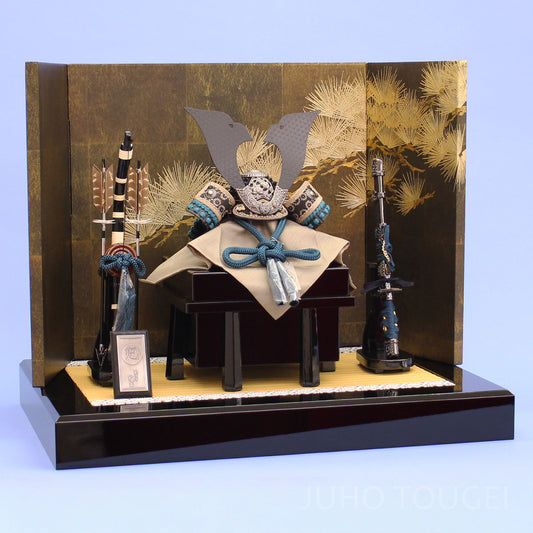 天賦の兜群青 黒貝箔金彩松屏風飾り イメージ