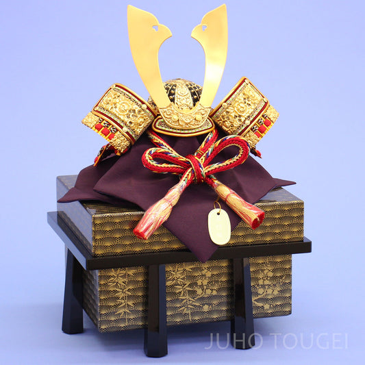 8号中鍬形 金小札赤縅兜 蒔絵櫃付き イメージ