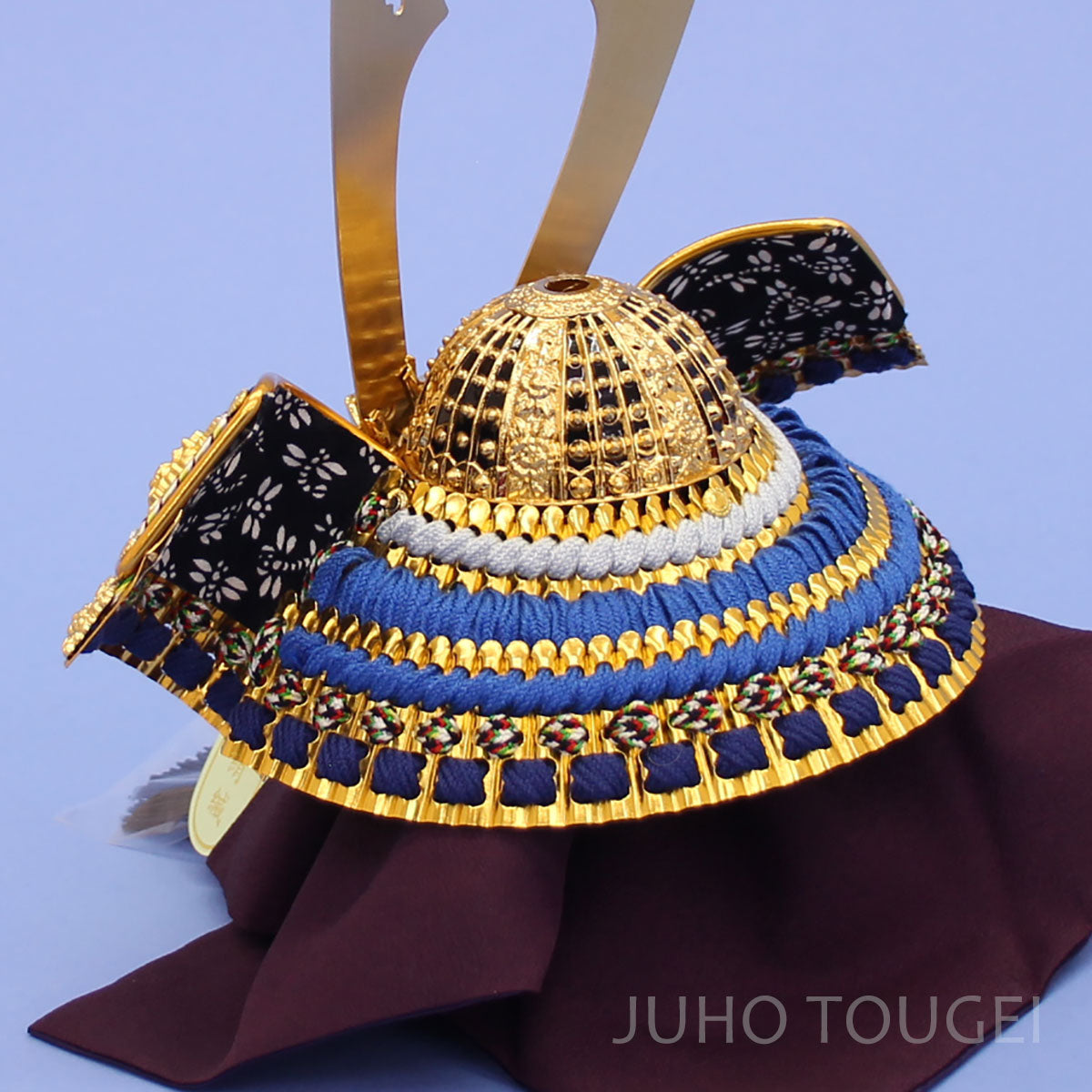 5号長鍬形兜 紺糸縅 後ろから