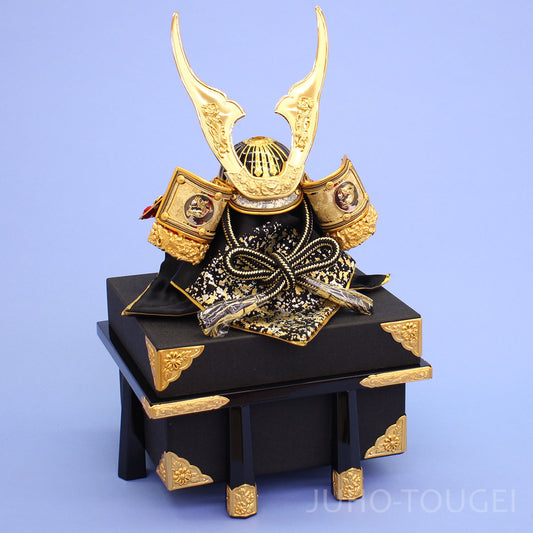 8号龍王兜 金金具櫃付き イメージ