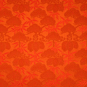 ポリエステル金襴オレンジ系 松桐竹柄金襴 厚さ:中厚24cm角見本