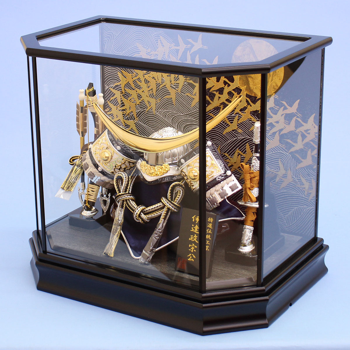 五月人形兜ケース飾り 高さ38㎝伊達政宗兜 六角群鶴