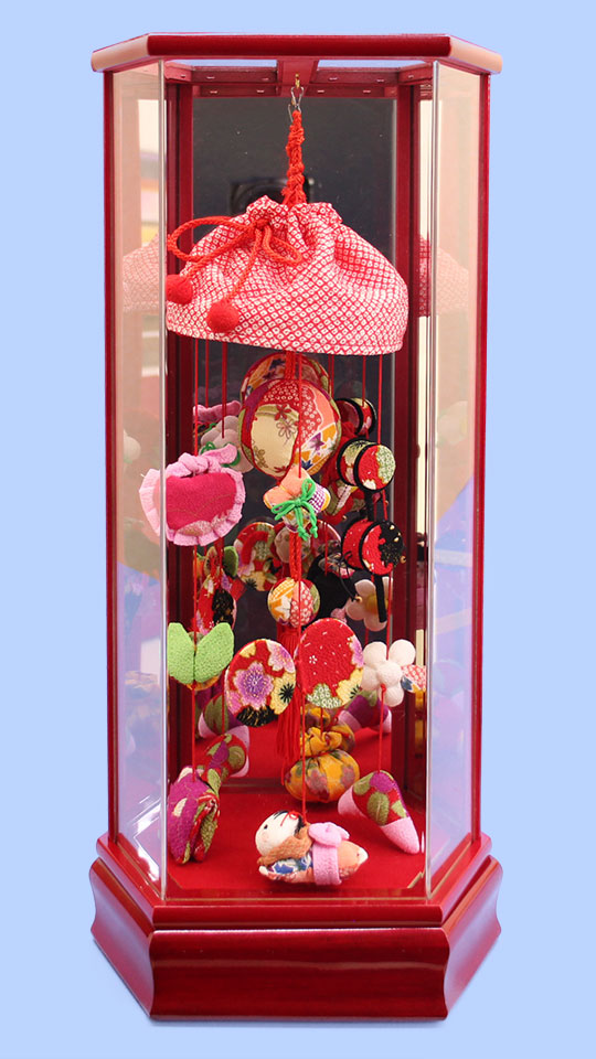 つるし雛ケース飾り 高さ51.5cm 赤(小)アクリルケース入り バックが鏡になったおしゃれなお雛様
