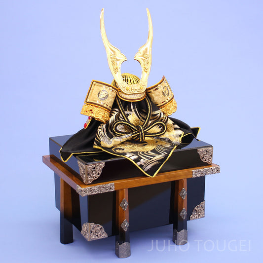 12号茜の龍王兜 櫃付き イメージ