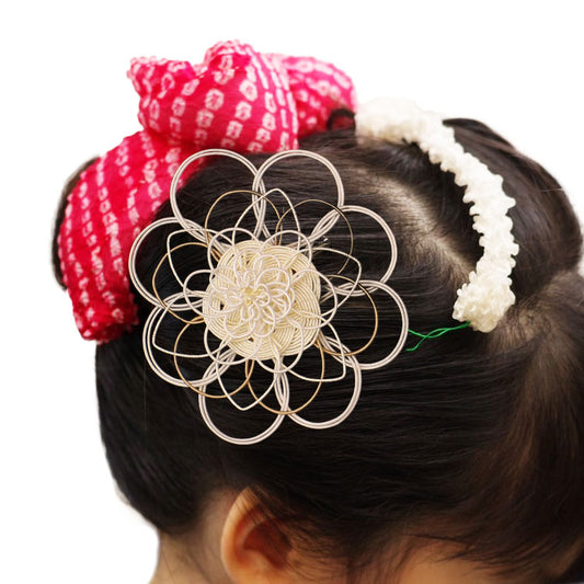 6号水引羽子板飾り 白 アクリルスタンド付き 簪イメージ