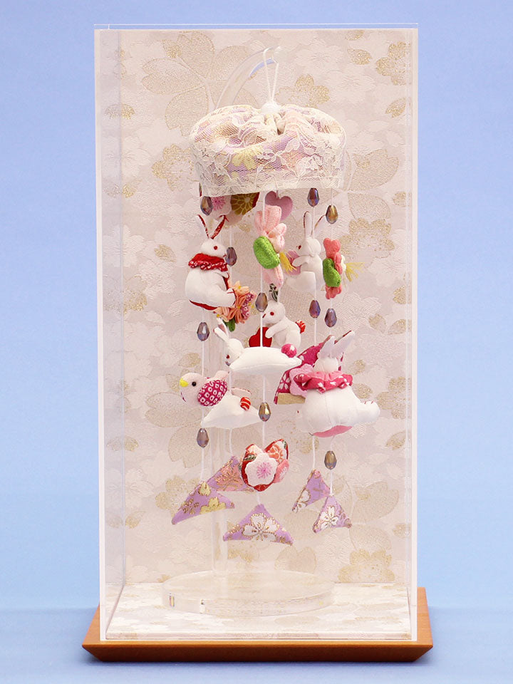 つるし雛ケース飾り 高さ38.5cm ミニウサギっこあみ 白桜 アクリルケース入りの可愛いコンパクトサイズ