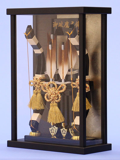 破魔弓額飾り 創 (黒サテン)横から