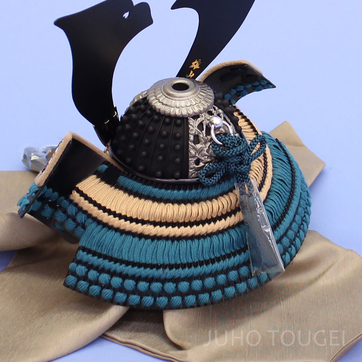 天賦の兜 群青 後ろから