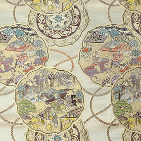 ポリエステル金襴白系 絵巻柄 帯地 厚さ:中厚24cm角見本