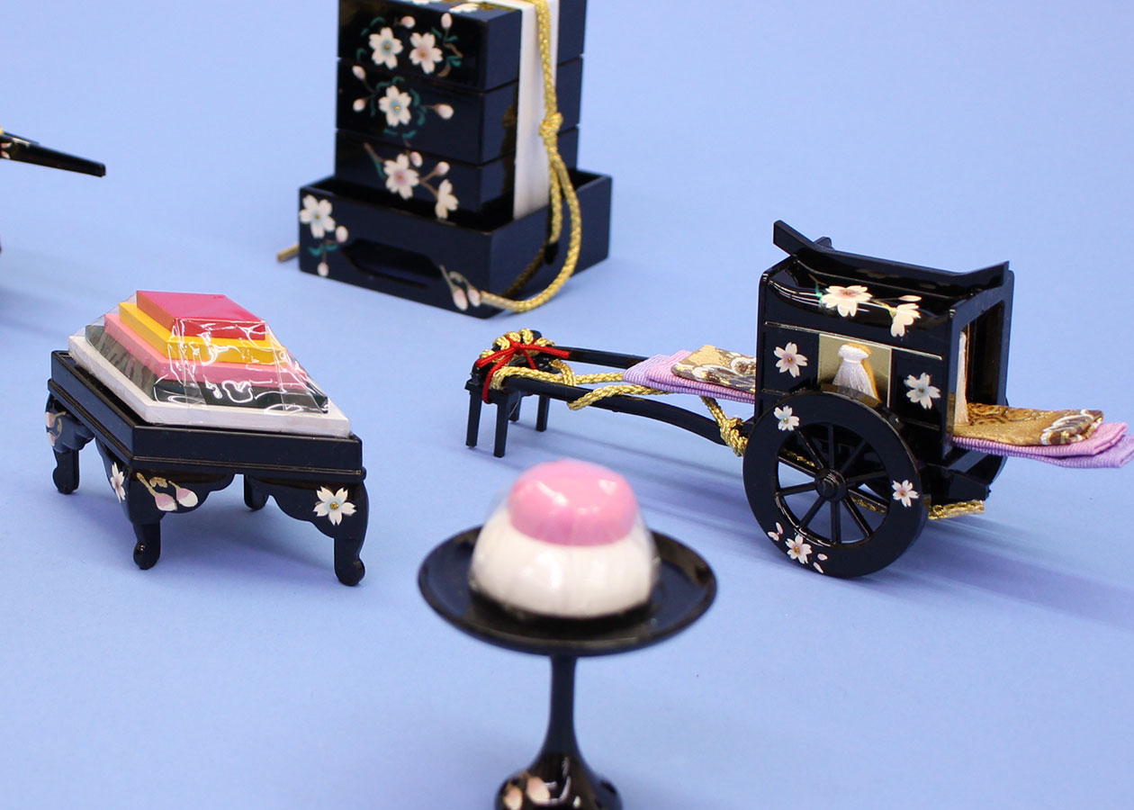 桜花(黒塗り)(樹脂製)御所車、重箱、菱台、高坏