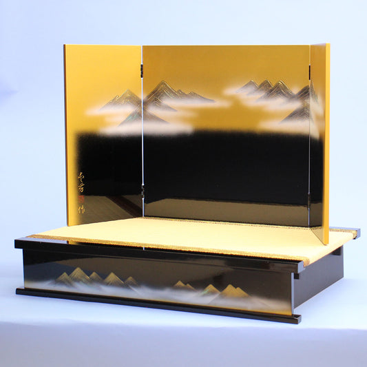 Support de poupée Boy's Day, 60 cm de large, support de 20 à 13 tatamis, avec écran à trois panneaux de chaîne de montagnes à gradation dorée