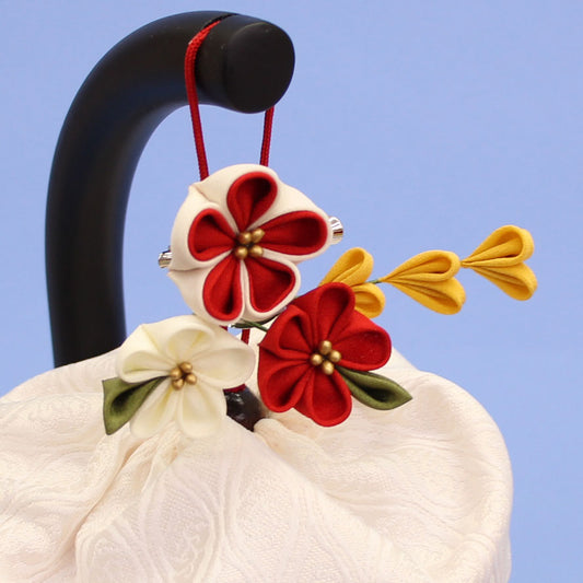 つるし飾り台付き 高さ 48cm 髪飾り付きウサギっこ(大) 黒塗台付き