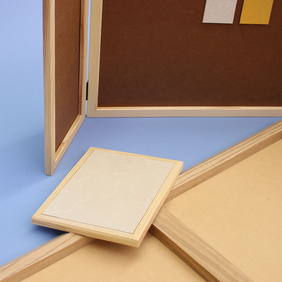 ensemble complet de poupée Hina et paravent à plateforme, 60 cm de large, Gotendai naturel avec feuille, support Prince et Princesse marron inclus