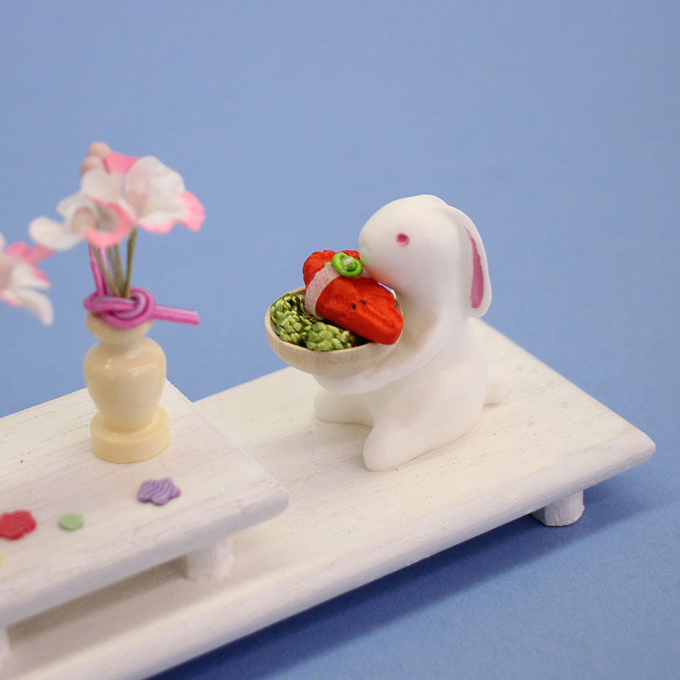 Poupées Hina et accessoires décoration avant U-Usagi (support en kimekomi)