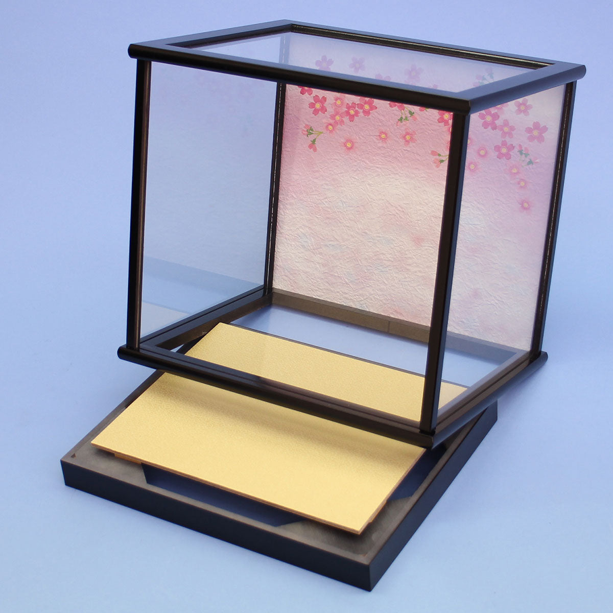 带盖人偶展示柜,宽26厘米,高25厘米,尺寸9,25,哑光黑色,樱花背景弧形。