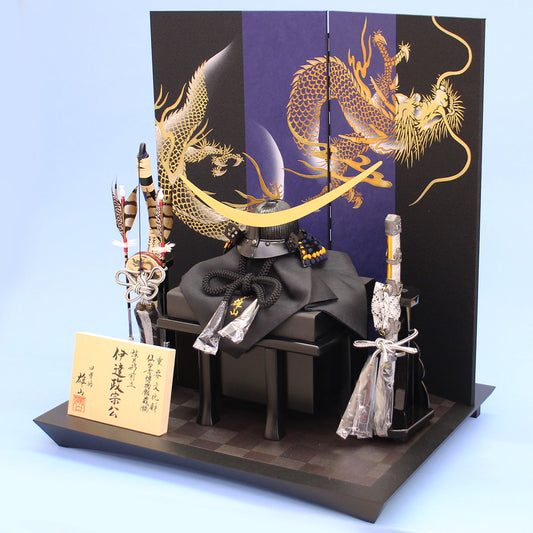 五月人偶兜装饰 宽 60cm 由雄山制作的伊達政宗兜 两面蓝带 龙平装饰