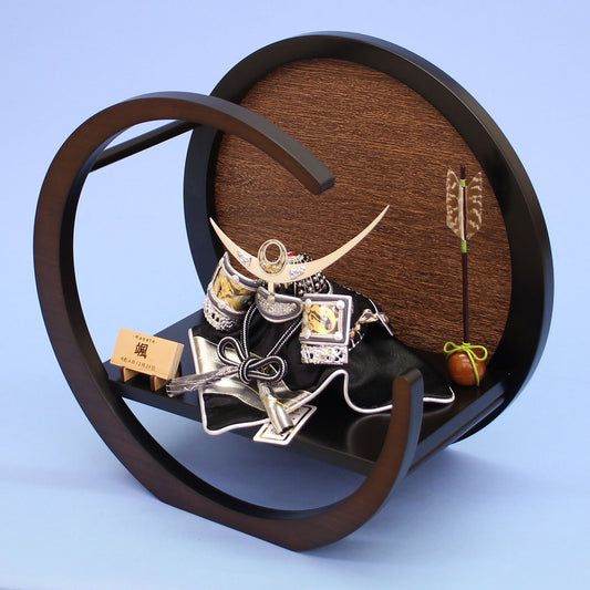 五月人偶兜装饰 宽度35厘米 第3号龙神上杉谦信兜 月丸茶几装饰套装