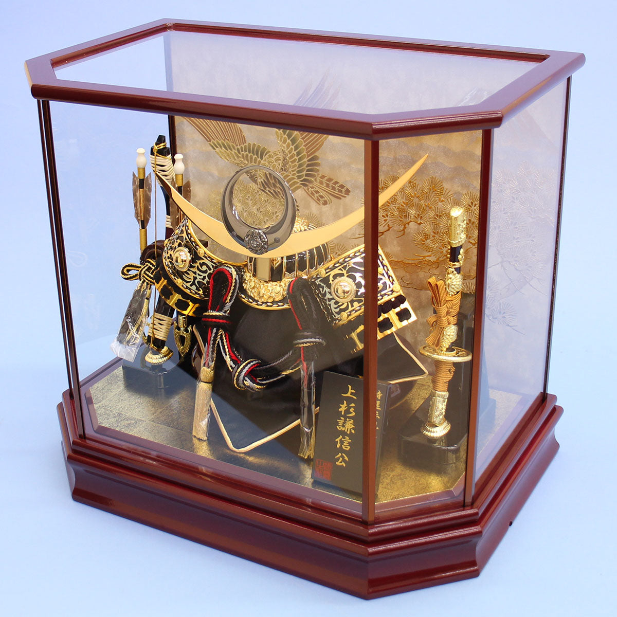 Décoration de boîtier de casque de poupée May, hauteur 38 cm, casque de Kenshin Uesugi, faucon hexagonal peint en or