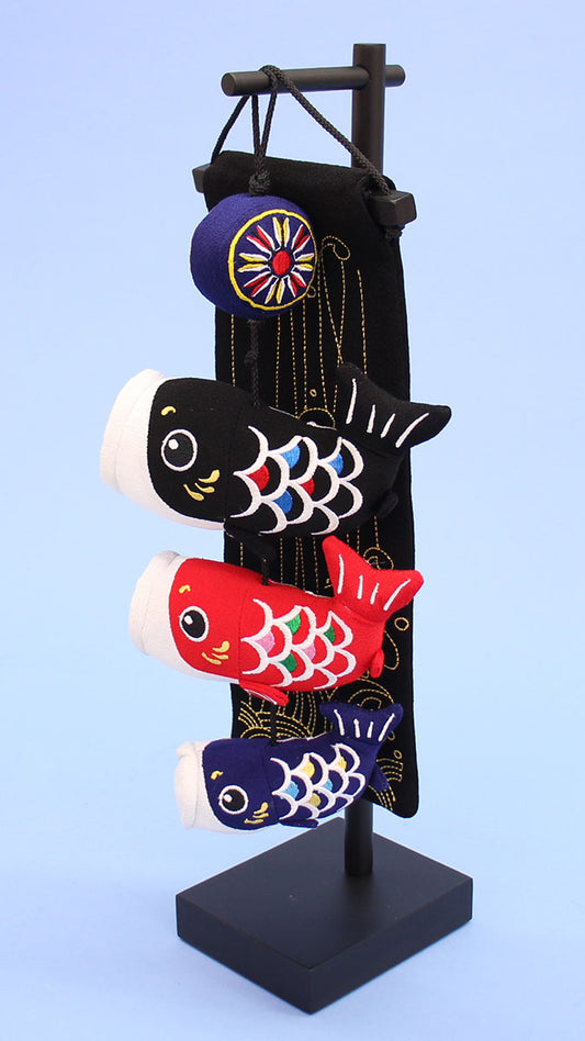 つるしタイプ鯉のぼり 高さ45cm 鯉3黒A-8タペ台付き