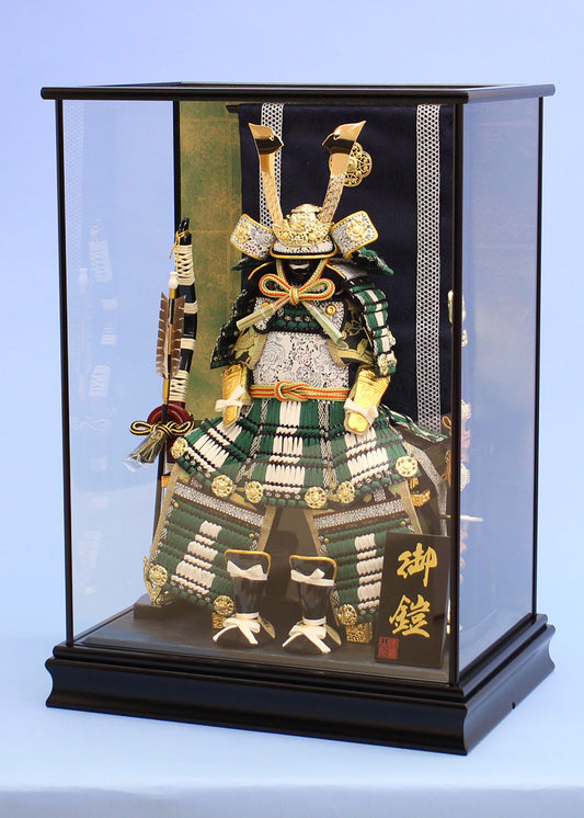 五月人偶玻璃箱,高度59.5cm,长锄形菖蒲甲装饰