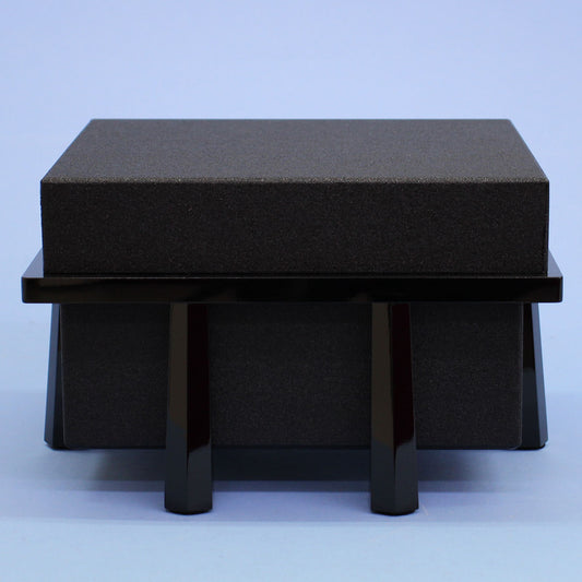 8号紗張り櫃 正面