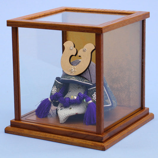 木目込み五月人形。木目込みはなまる兜ケース飾り 横から